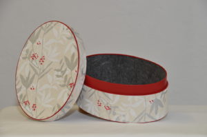 Ovale Schachtel mit Hals