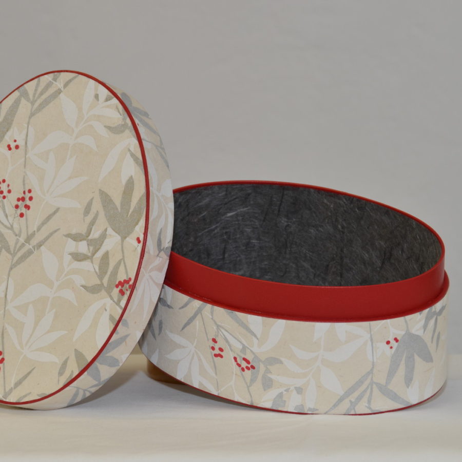 Ovale Schachtel mit Hals