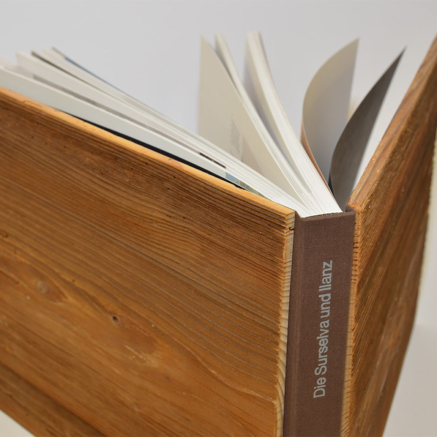 Buch mit Altholzdeckel